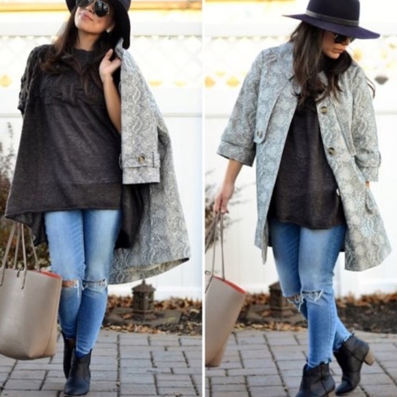 CAbi Camille Gray Snakeskin Print Long Jacket Car Coat Size M Style 3134 - Picture 3 of 9